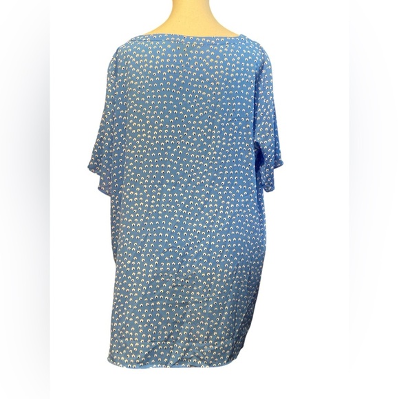 Banana Republic blue with white little floral print size XL
A32 - Picture 2 of 10